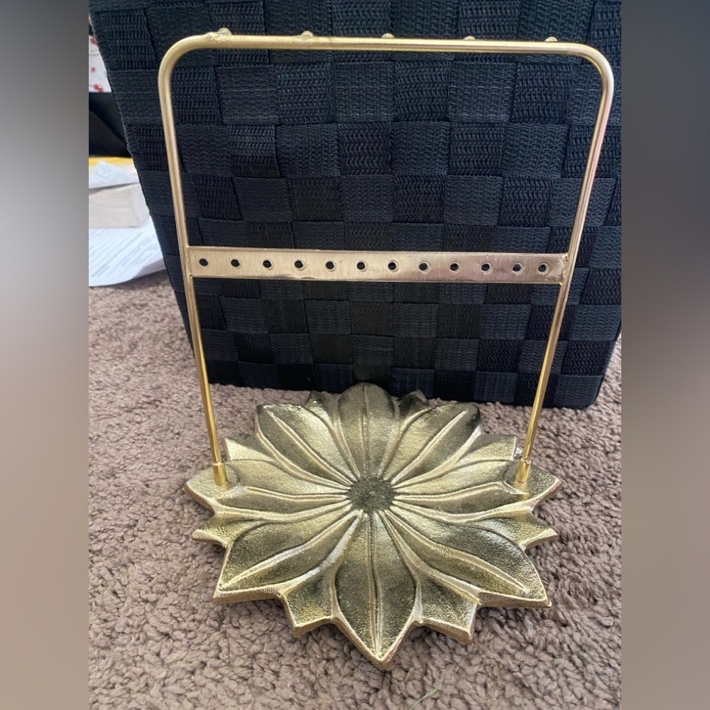 Gold Flower Metal Stand